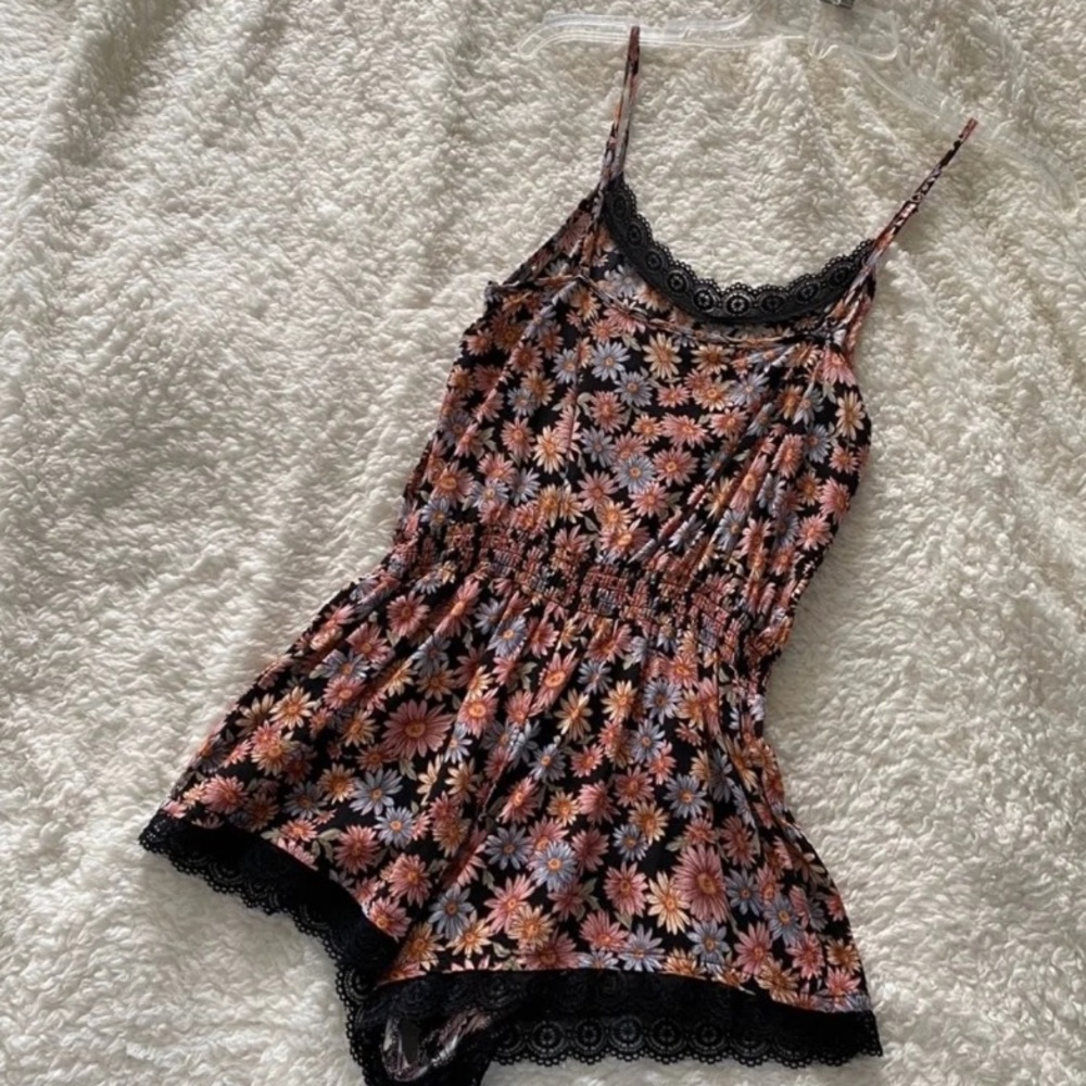 Forever 21 Floral Romper Size Small Pink
